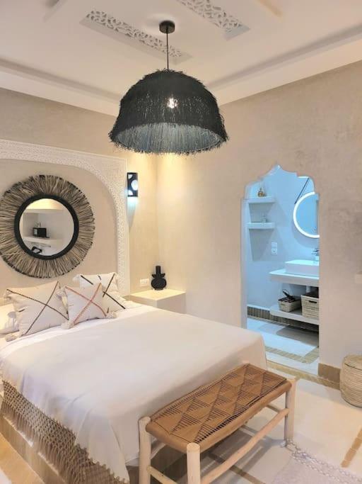 Riad Isahiac Avec Piscine En Exclusivite Marrakesh Eksteriør billede