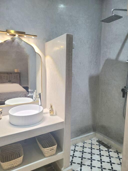 Riad Isahiac Avec Piscine En Exclusivite Marrakesh Eksteriør billede