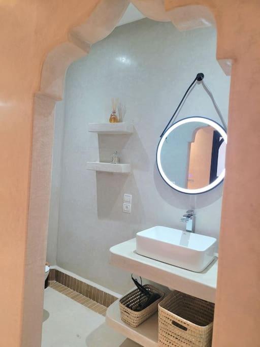 Riad Isahiac Avec Piscine En Exclusivite Marrakesh Eksteriør billede
