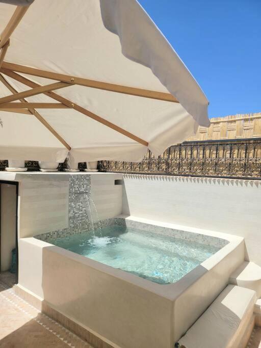 Riad Isahiac Avec Piscine En Exclusivite Marrakesh Eksteriør billede