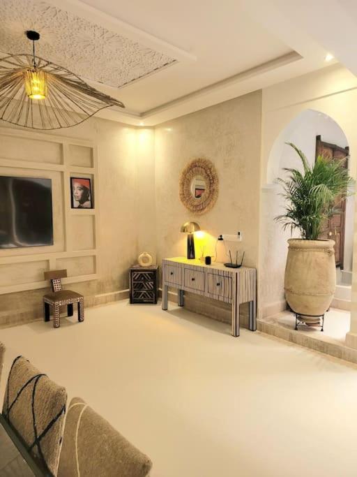 Riad Isahiac Avec Piscine En Exclusivite Marrakesh Eksteriør billede